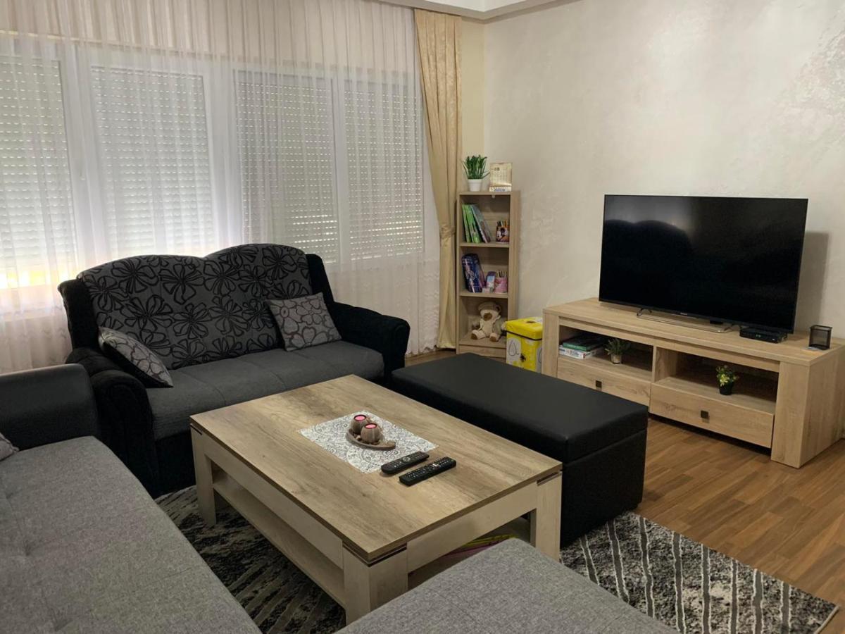 Anja Apartman Bosanski Samac Buitenkant foto
